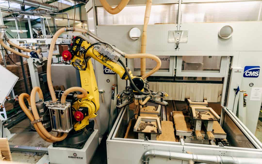 Intelligent maskinbetjening med robot og CNC maskine